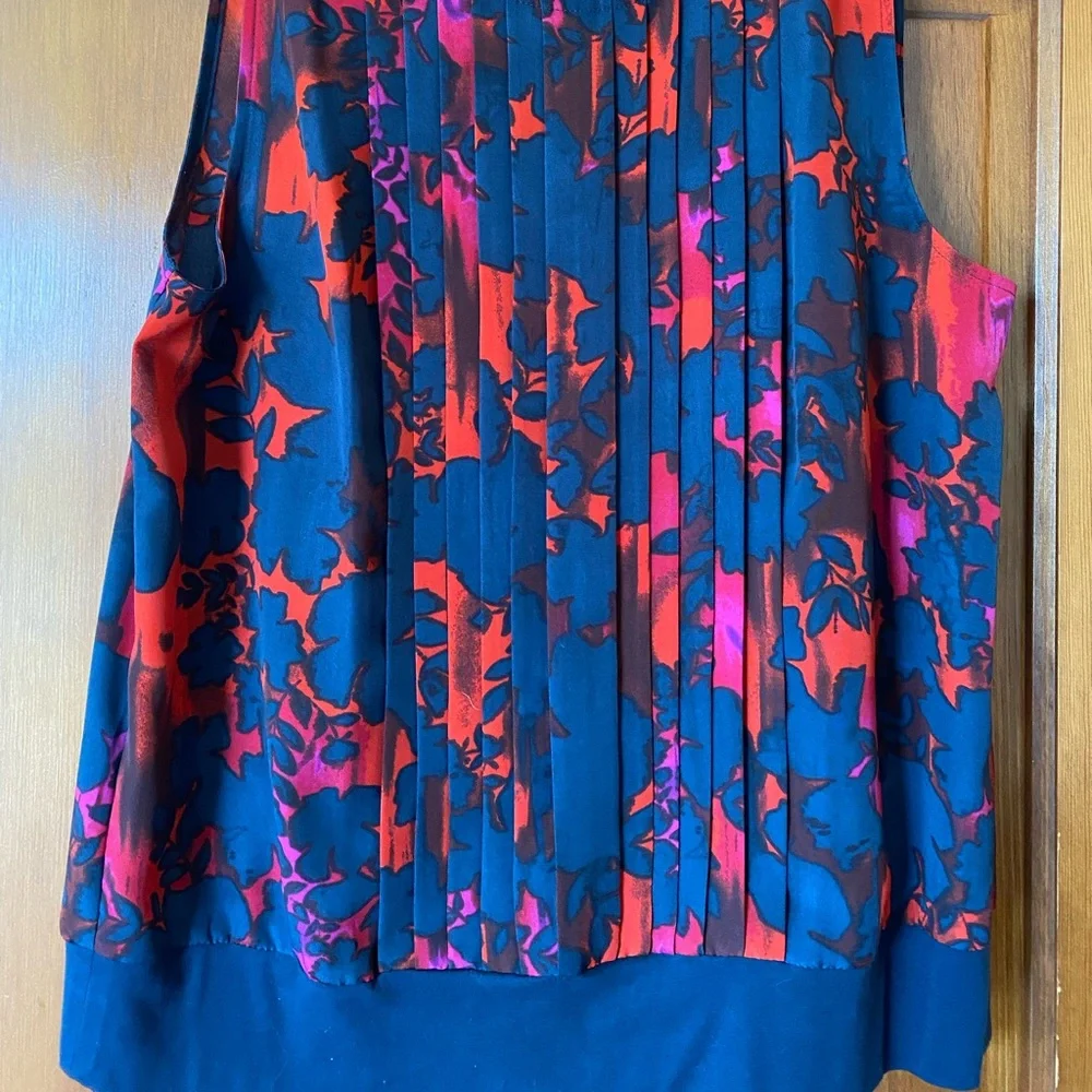 Ann Taylor Sleeveless Blouse - Picture 2 of 3